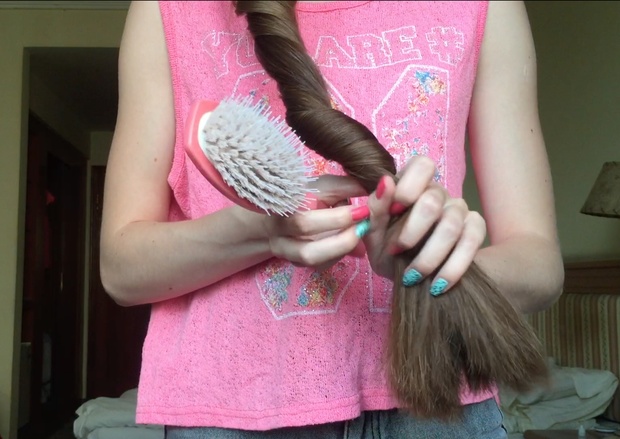 VIDEO - Buns and hairplay
