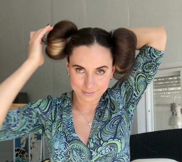 VIDEO - Rolled double buns