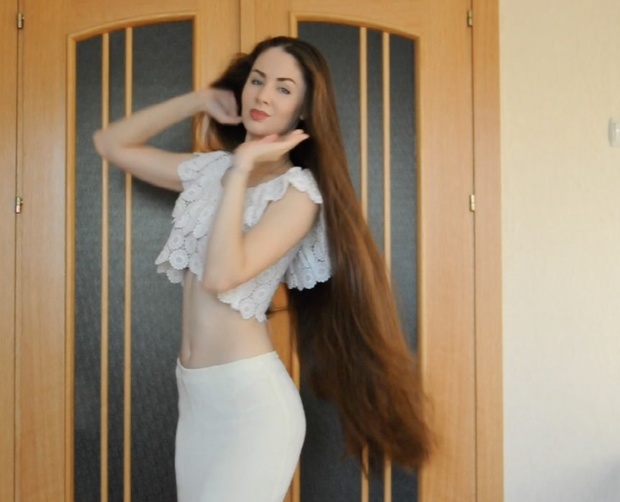 VIDEO - Thigh length hair and a white outfit