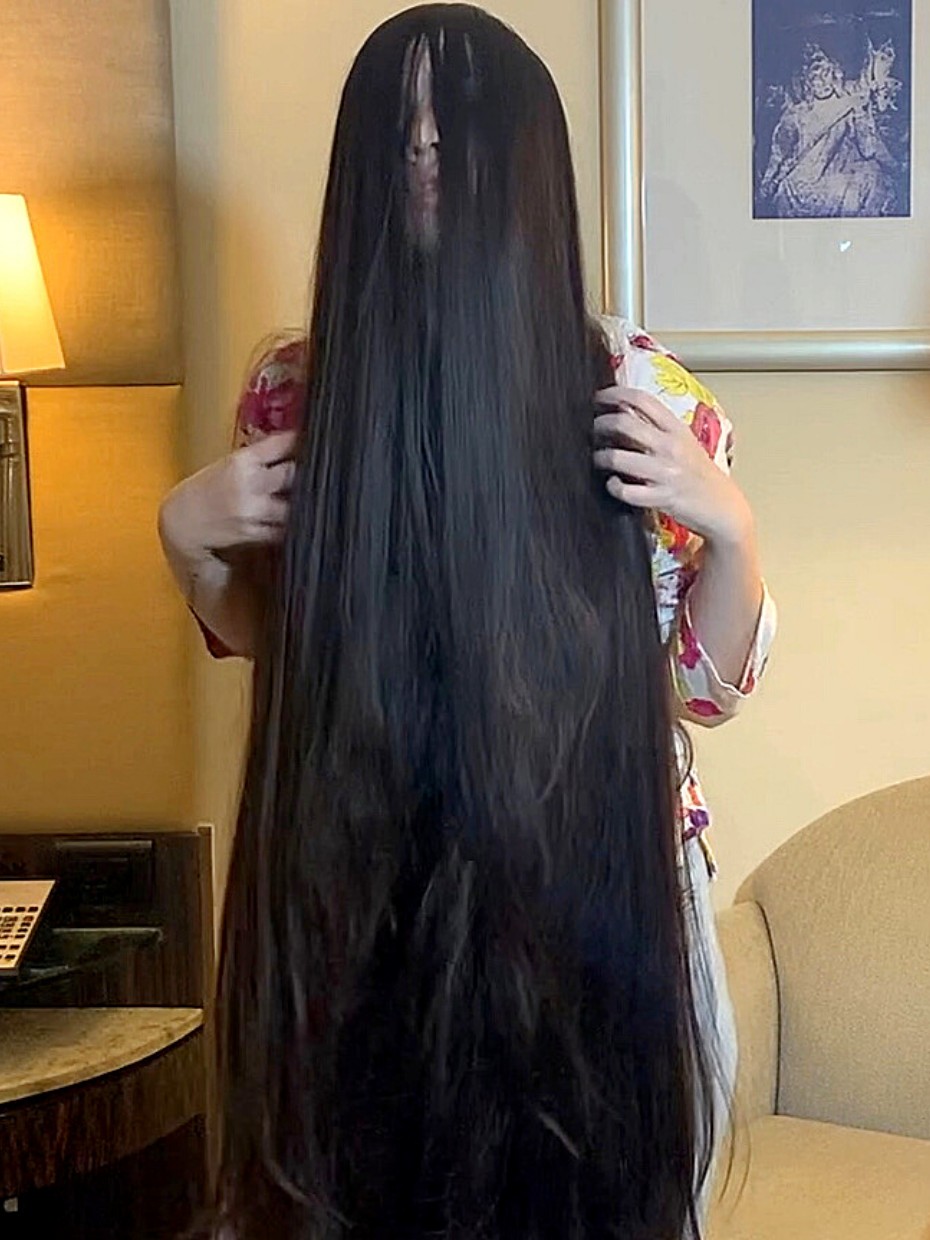 VIDEO Neha s extreme long  hair  show RealRapunzels