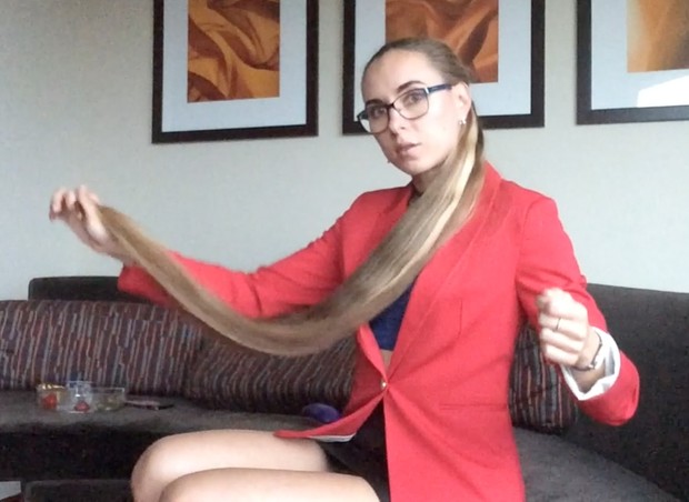 VIDEO - Kateryna´s red blazer