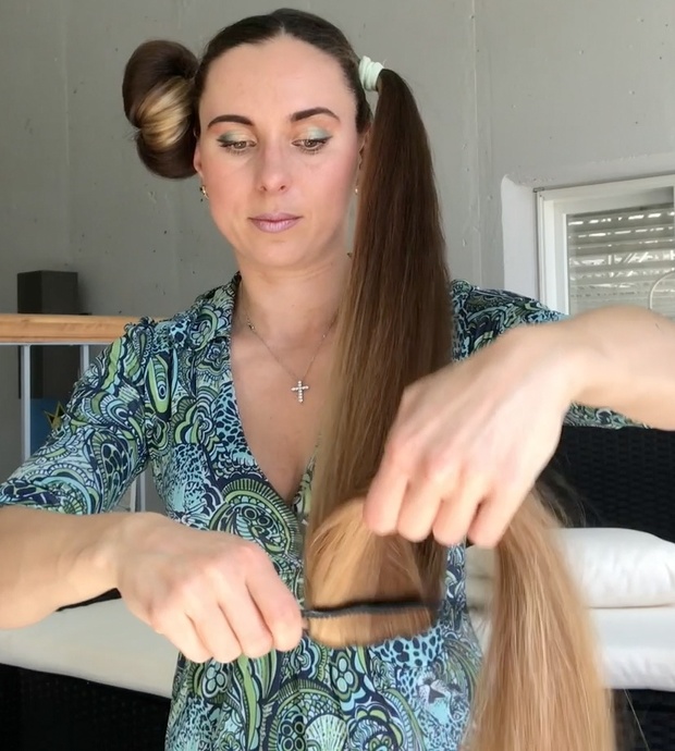 VIDEO - Rolled double buns