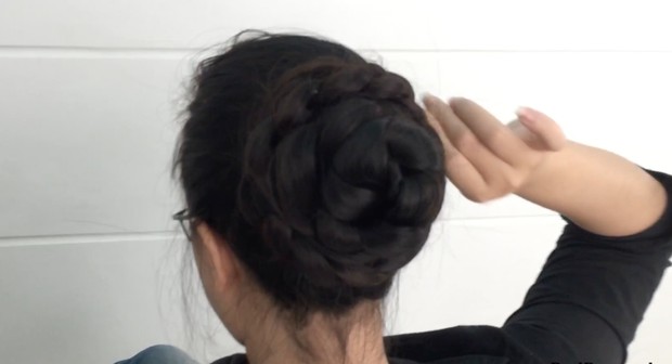 VIDEO - Floor length braid, bun, play and brushing