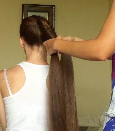 VIDEO - Long fishtail braid