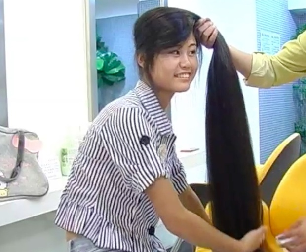 VIDEO - Chinese knee length hair play