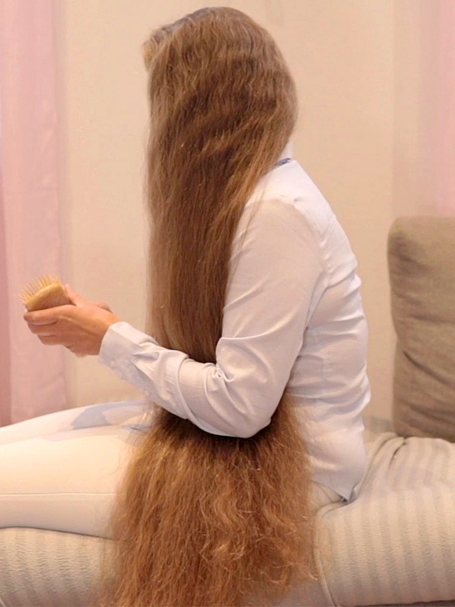 Video Siri S Hair Brushing And Finger Combing Part Realrapunzels