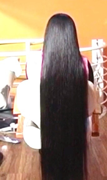 VIDEO - Chinese knee length hair wash and play