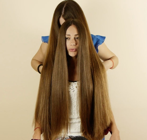 VIDEO - Suzana playing with Helena´s hair