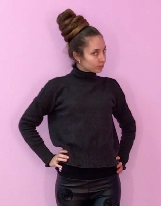 VIDEO - Floor length hair and buns