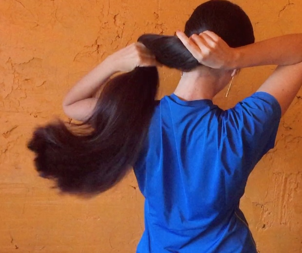 VIDEO - Big buns and super thick hair