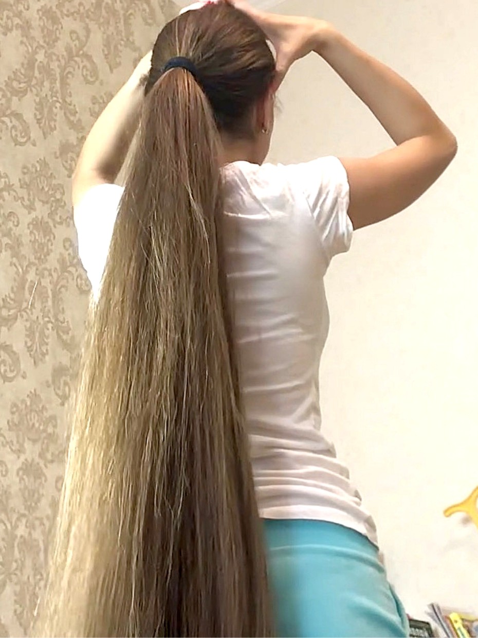 VIDEO Insanely long  hair  RealRapunzels