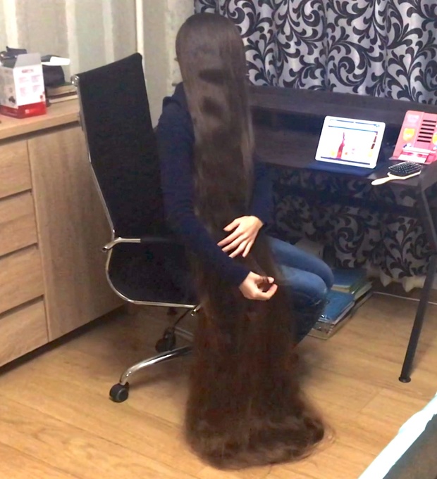 VIDEO - Rapunzel watching Rapunzel