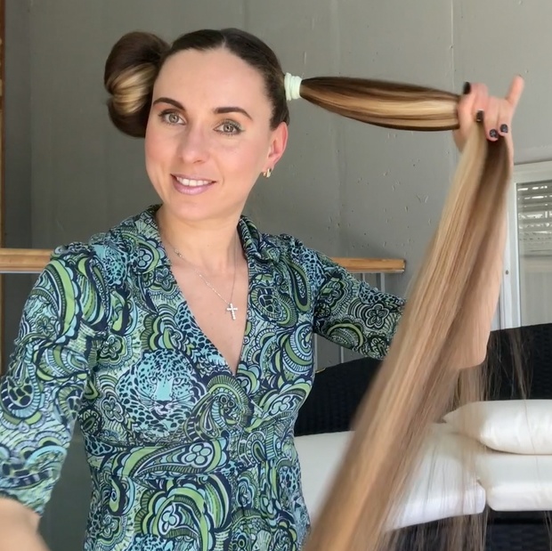 VIDEO - Rolled double buns