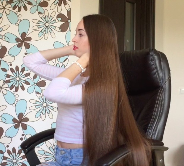 VIDEO - Classic length hair play in chair