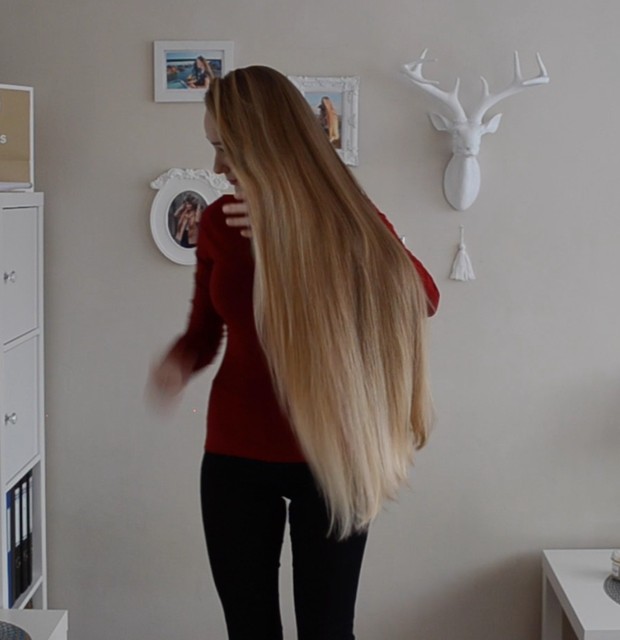 VIDEO - Premium blonde hair play, buns and braid