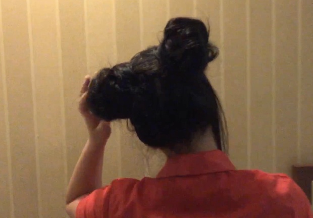 VIDEO - Floor length hair play in bed