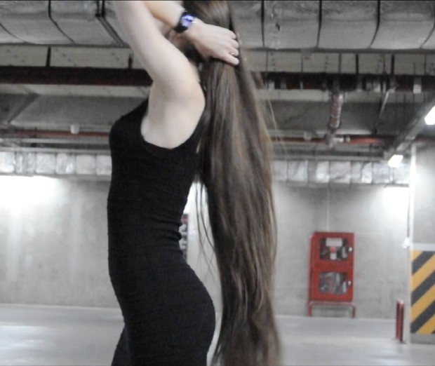 VIDEO - Thigh length hair play in the parking lot