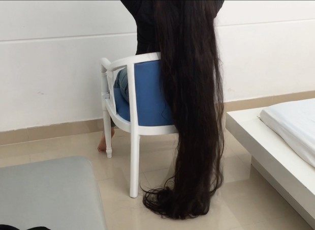VIDEO - Floor length braid, bun, play and brushing