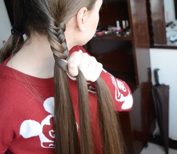 VIDEO - Double Fishtail Braids
