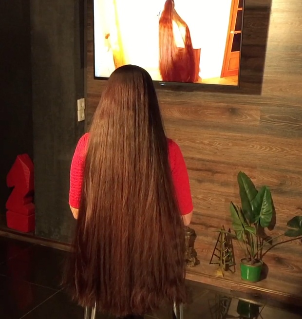 VIDEO - Mila watches Aliia