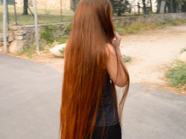 VIDEO - Thigh length hair lady walking outside