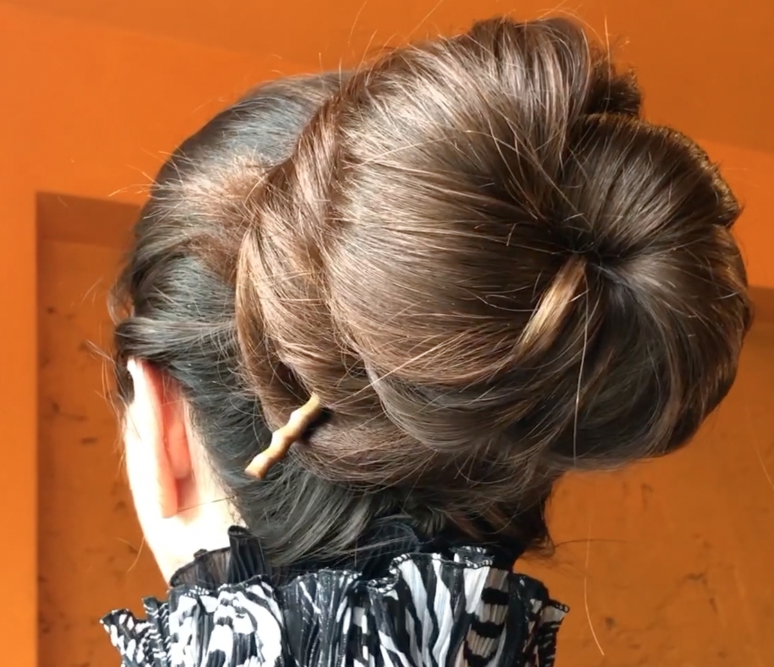 Video Silky Shiny Big Buns Realrapunzels