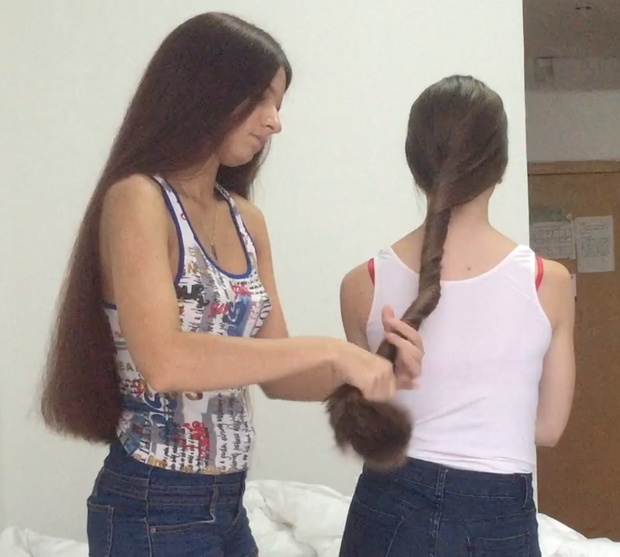 VIDEO - Classic length hair + hip length hair (part 1)