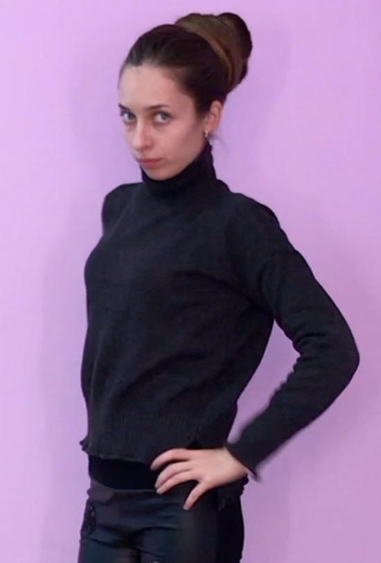 VIDEO - Floor length hair and buns