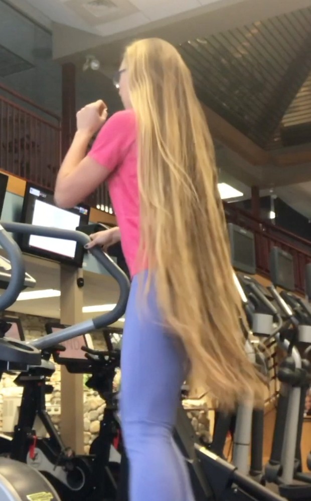VIDEO - Rapunzel at the crosstrainer