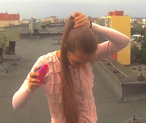 VIDEO - Perfect hip length hair buns