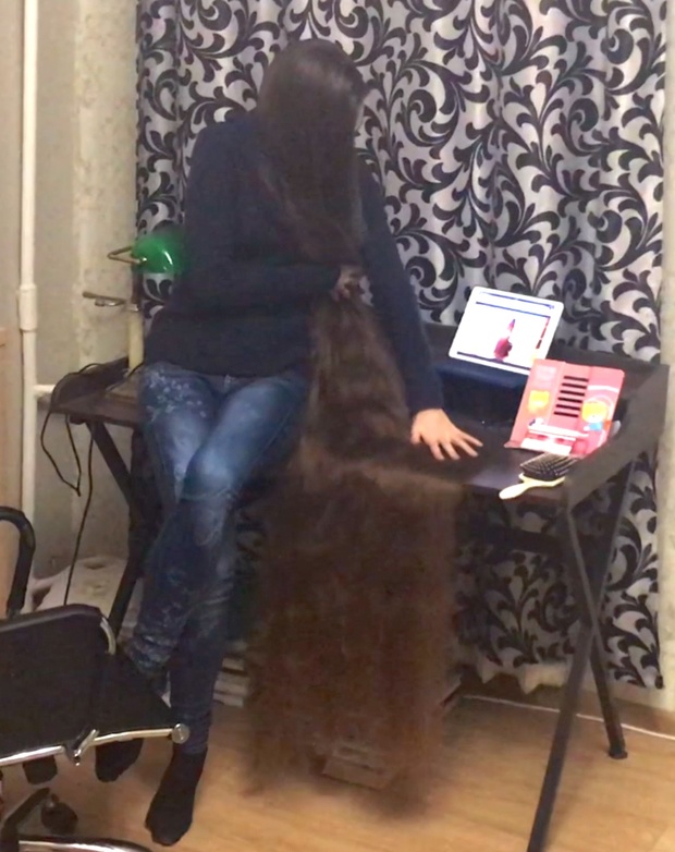 VIDEO - Rapunzel watching Rapunzel