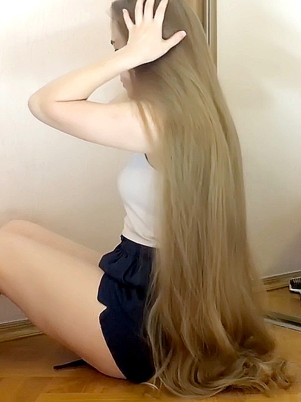 Video Business Woman With Floor Length Blonde Hair Realrapunzels