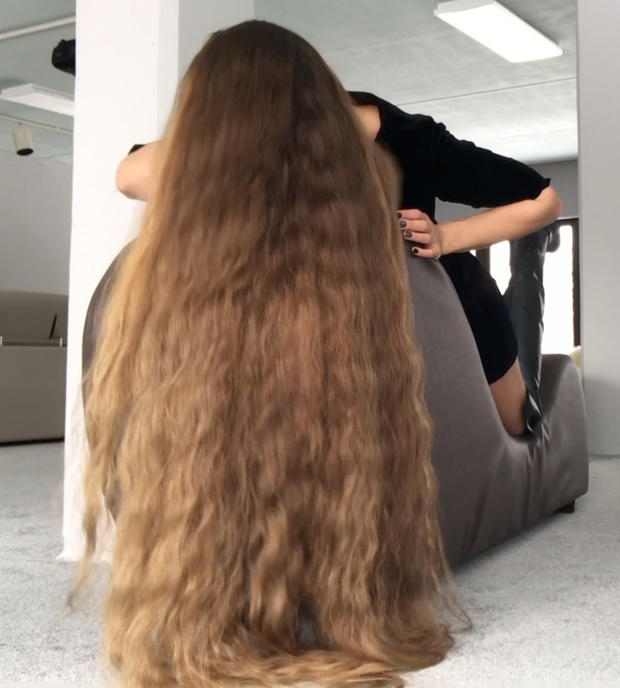 VIDEO - Perfect hair, perfect chair
