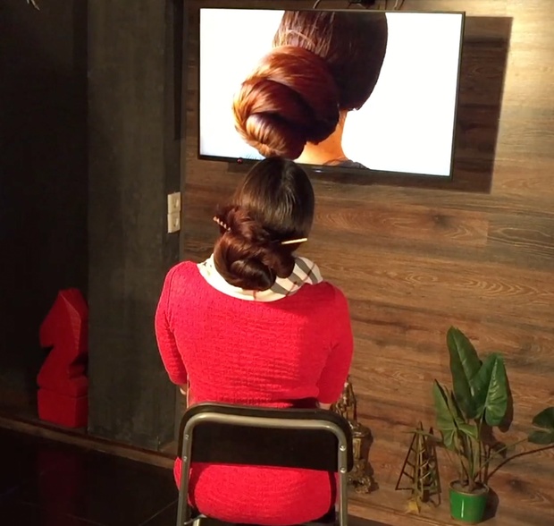 VIDEO - Mila watches Aliia