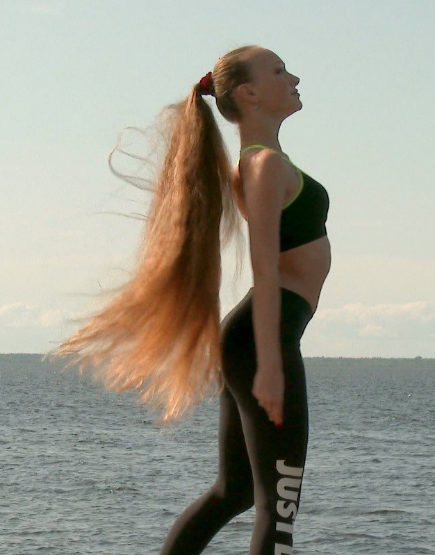Video Very Long Hair And Stretching Realrapunzels