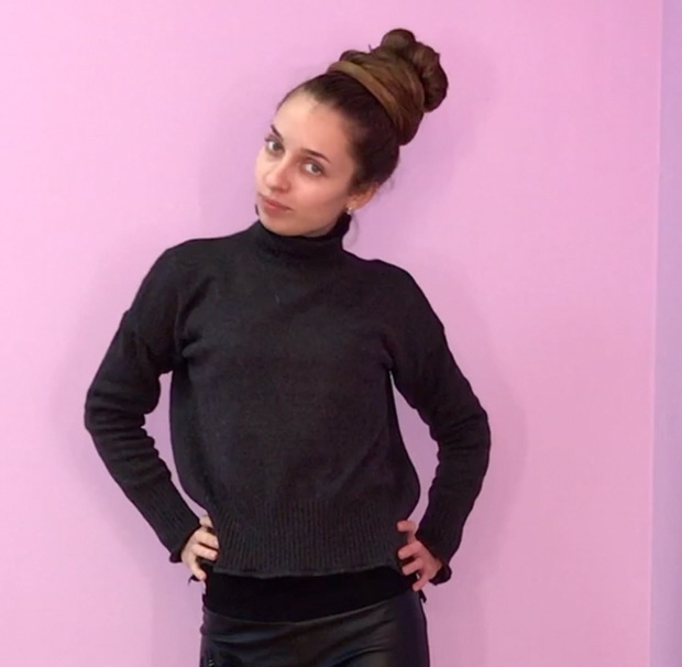 VIDEO - Floor length hair and buns