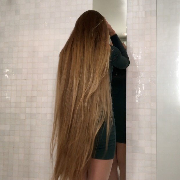 VIDEO - Bathroom play