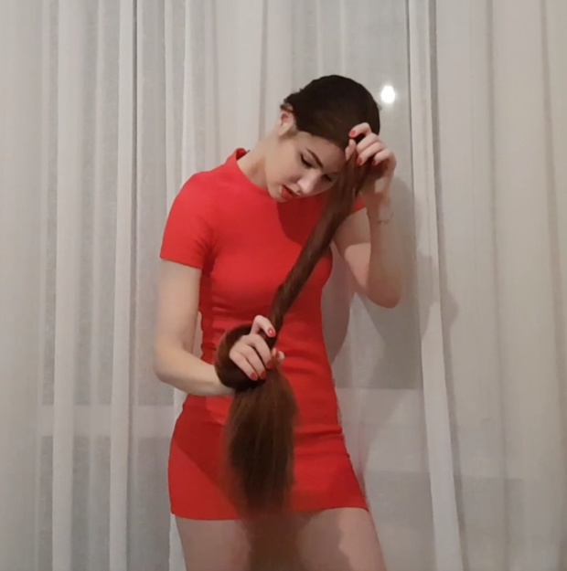 VIDEO - Thigh length hair and a red dress