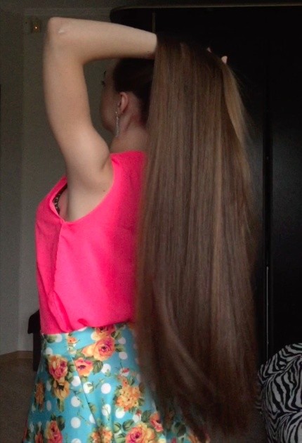 VIDEO - Amazing classic length hair play, very thick and silky