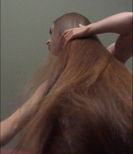 VIDEO - Flying classic length hair