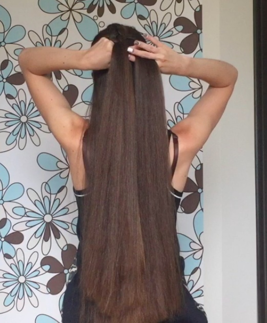 VIDEO - Parting classic length hair + braid (Part 1)