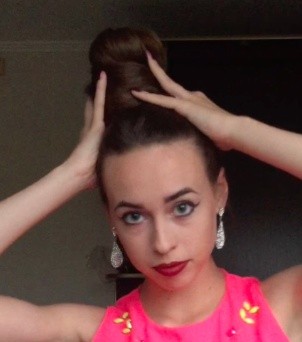 VIDEO - Amazing classic length hair play, very thick and silky