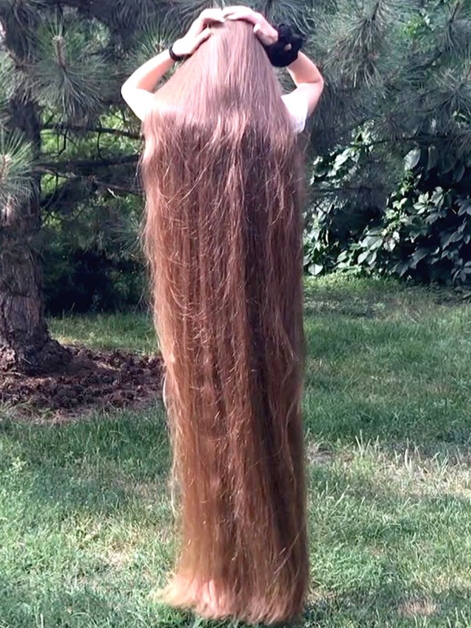 VIDEO - Extremely long and healthy hair - RealRapunzels