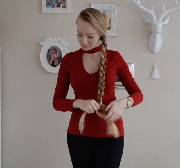 VIDEO - Premium blonde hair play, buns and braid