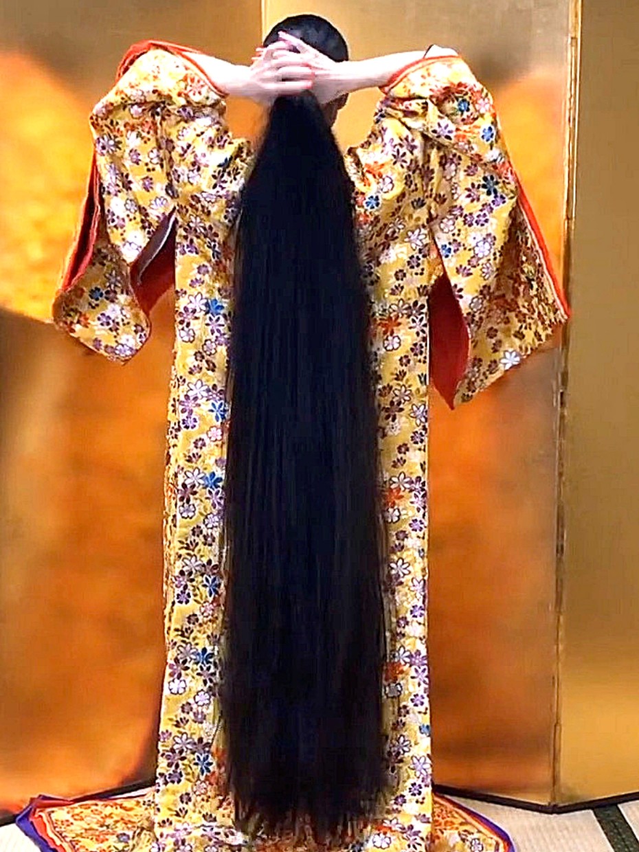 Video Long Hair And Gold Realrapunzels