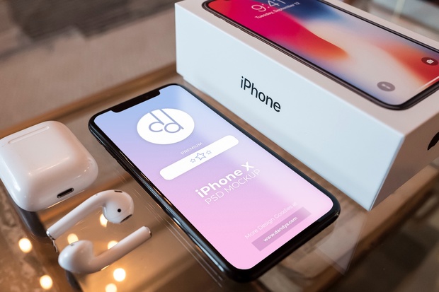 11 Premium iPhone X Lifestyle PSD Mockups