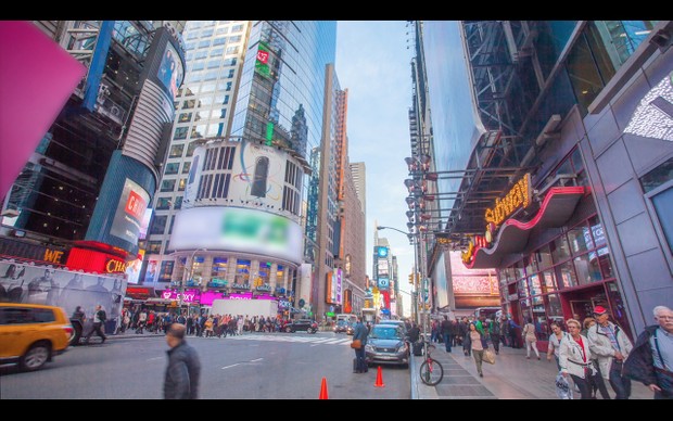0034 NEW YORK TIMES SQUARE DAY