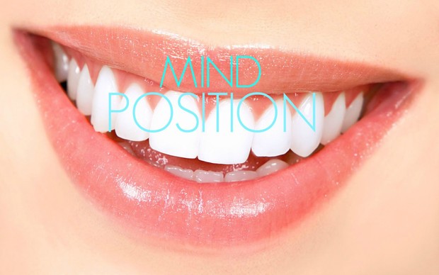 Hollywood Smile: Pearly White Teeth & Healthy Gums