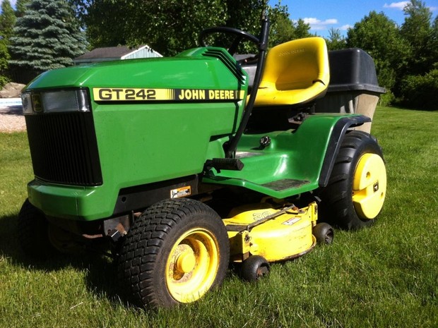 John Deere GT242, GT262, and GT275 Lawn and Garden Tractors Service Repair Technical Manual