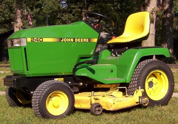 John Deere 240, 245, 260,265, 285, and 320 Lawn and Garden Tractors Technical Manual